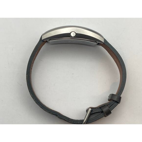 Eddie Bauer Curved Face Womens Watch 22mm - Fresh Battery - Adjustable - WR 3ATM - Picture 9 of 13